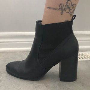 faux leather heeled Chelsea boots